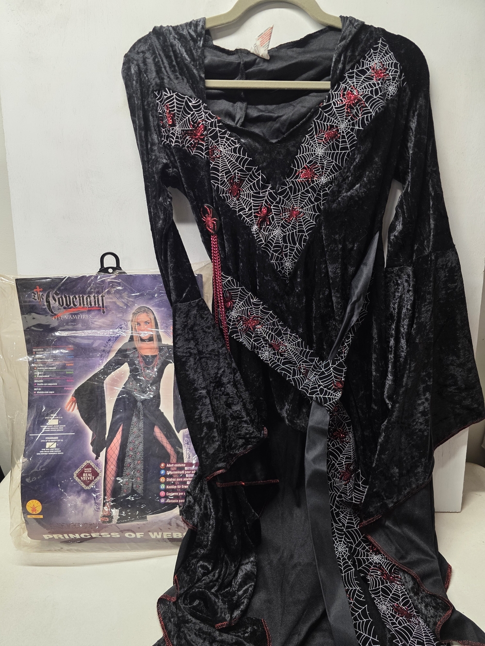 Rubie’s “The Covenant – The Vampires” Princess of Webs adult Halloween costume,